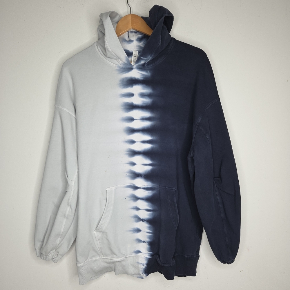 Lululemon Atletica Tie-Dye Hoodie in Blue and White Size SMALL WITH Stains